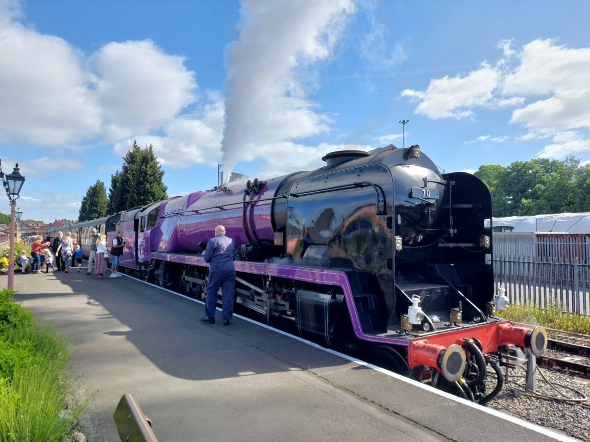 severn-valley-railway-purple-steam-engine-elizabeth-70