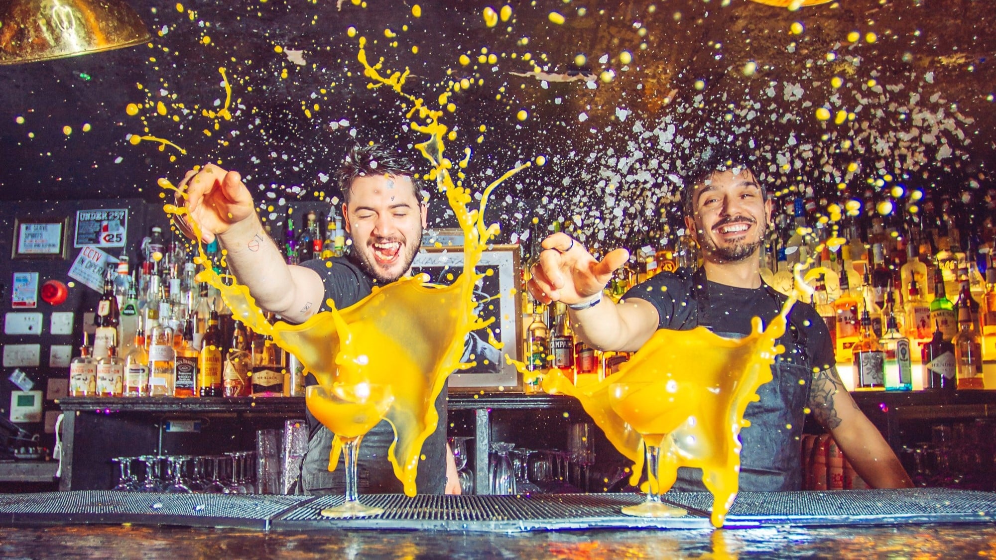 Two bartenders cocktail's splash about