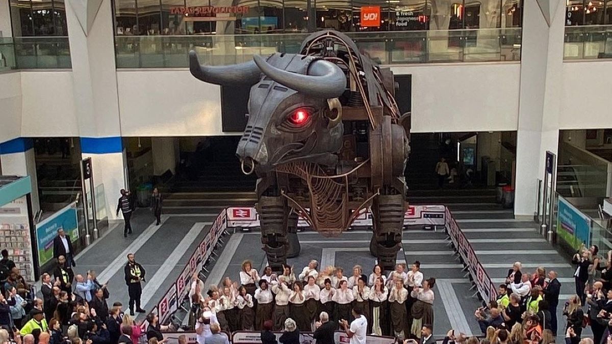 Ozzy the Bull in New Street Station