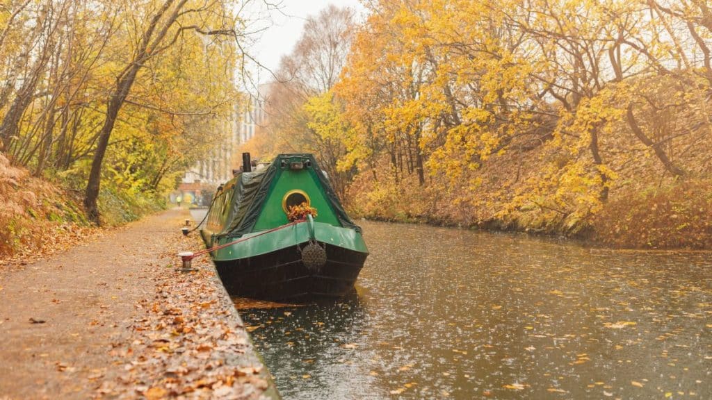 Birmingham canal network in golden autumn foliage is known as the first manufacturing town in the world. Midlands Canals narrowboat hire canal boat holidays in Midlands, Worcestershire Warwickshire