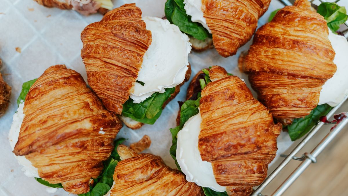 Savoury croissants filled with spinach and mozzarella